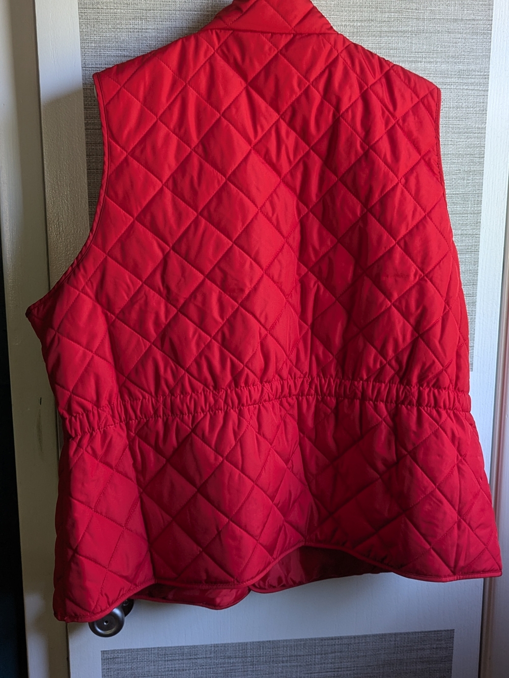 NWT St. John's Bay Quilted Red Sleeveless Vest with Gold Snap Details - Picture 2 of 4